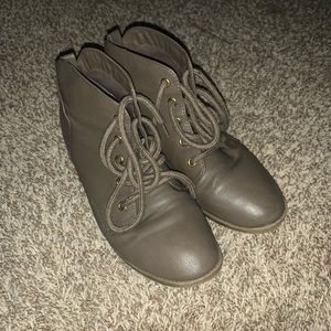 Dark green ankle boots.